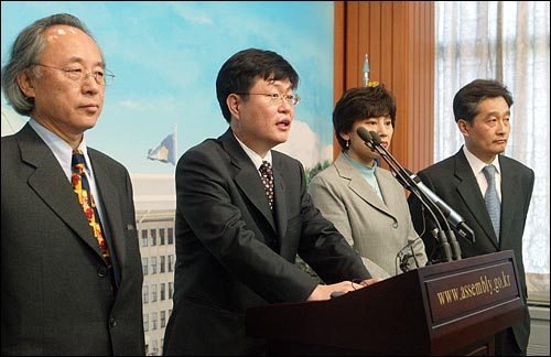 국회의장 자문기구인 정치개혁협의회는 국회의원 선거와 관련, 현행 소선거구제와 의원정수 299명을 유지하되 비례대표 숫자를 99명까지 늘리는 선거법 개혁안을 확정해 지난 4월 국회 기자실에서 발표했다. 